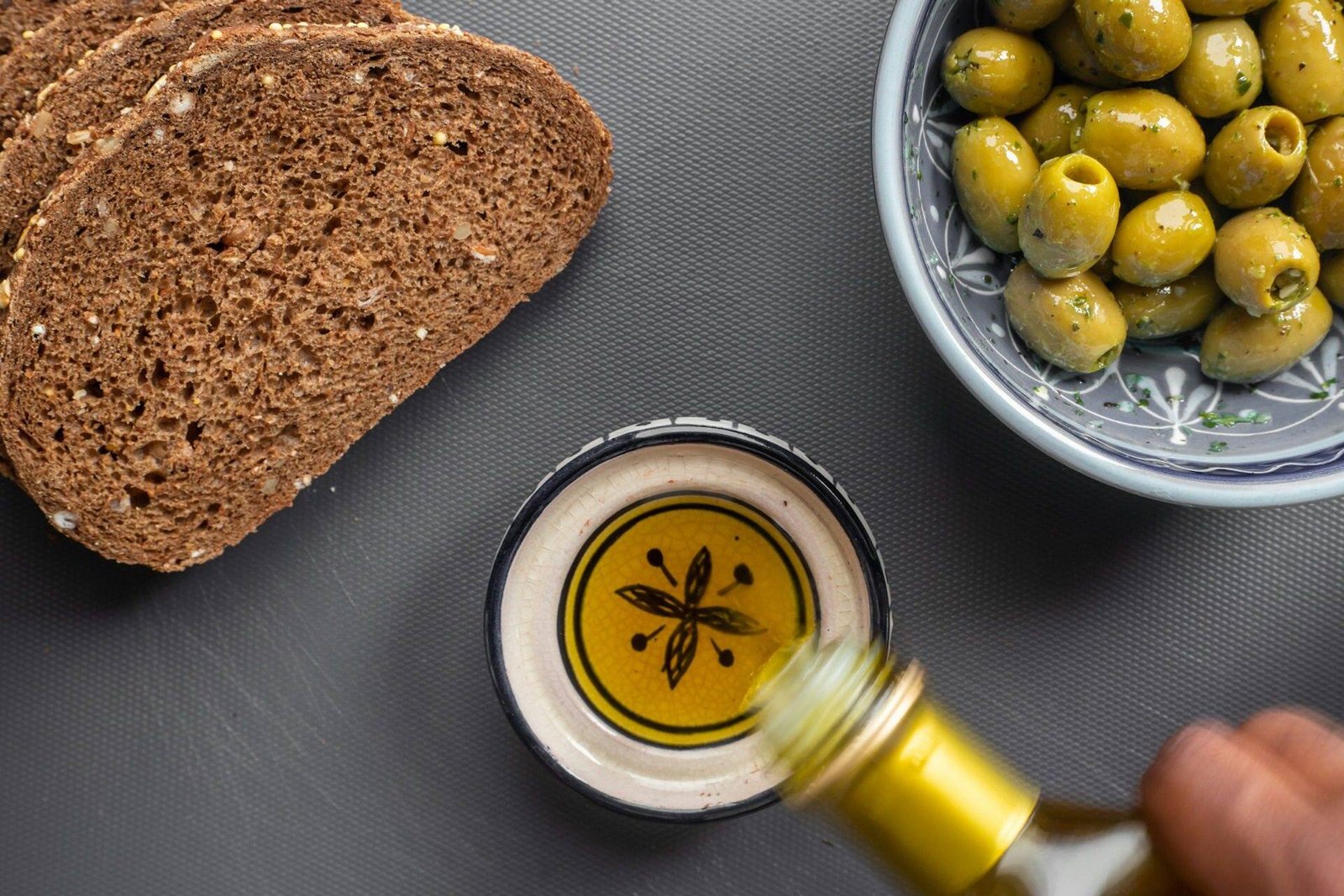 Zeytinyağı ve salamura zeytin